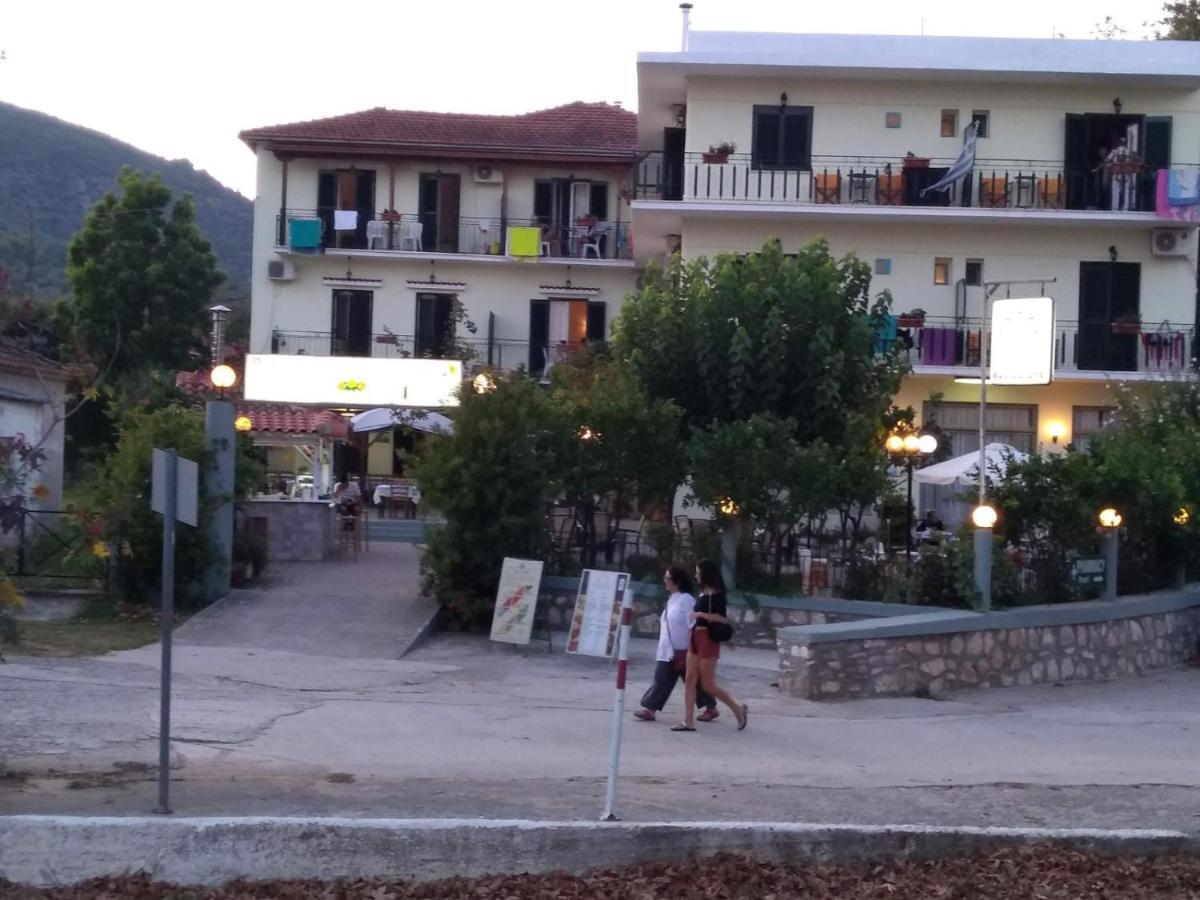 玫瑰公寓式酒店 普拉坦亚斯 外观 照片